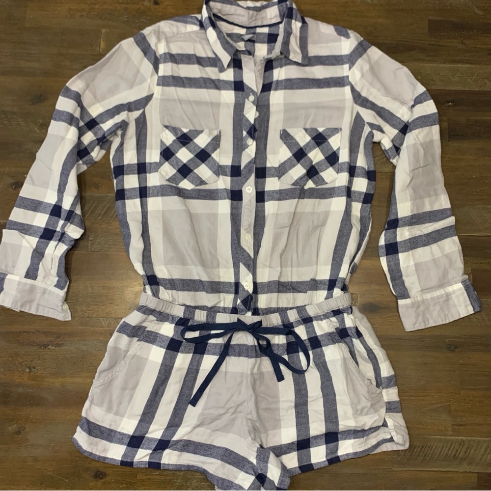 Aerie women’s blue and cream plaid long sleeve shorts romper